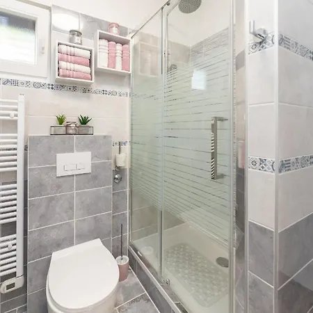 Neppa Apartman Postira