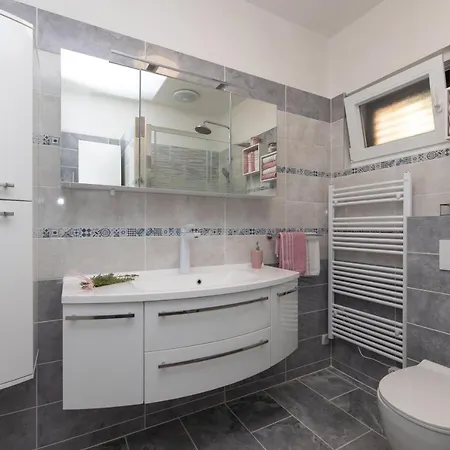 Neppa Apartman Postira