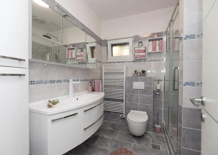 Neppa * פוסטיר